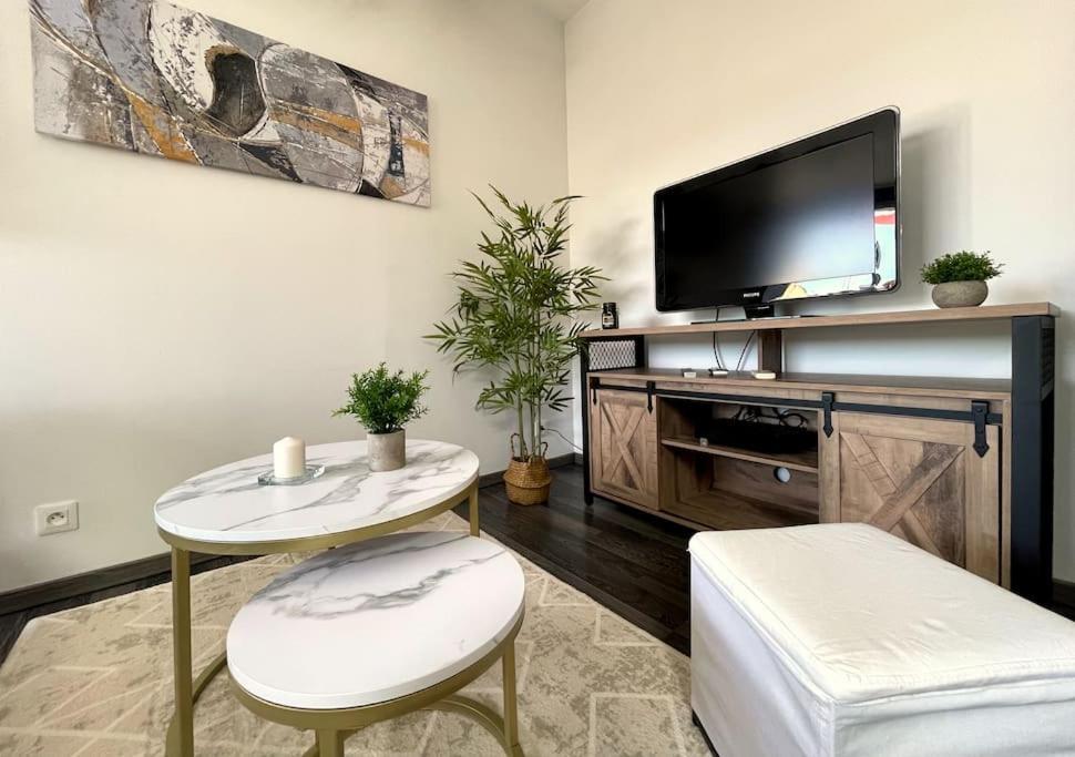 Appartamento Charme Urbain Sous Les Toits-Terrasse/Clim/Parking Béziers Esterno foto